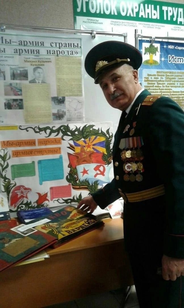 Ильхам Хуснутдинов поздравляет с Днем сухопутных войск