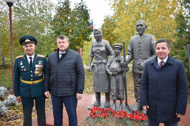 Памятник – дань уважения беспримерному подвигу тружеников тыла