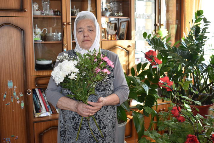 Жительнице Молькеева Анастасии Волковой исполнилось 80 лет