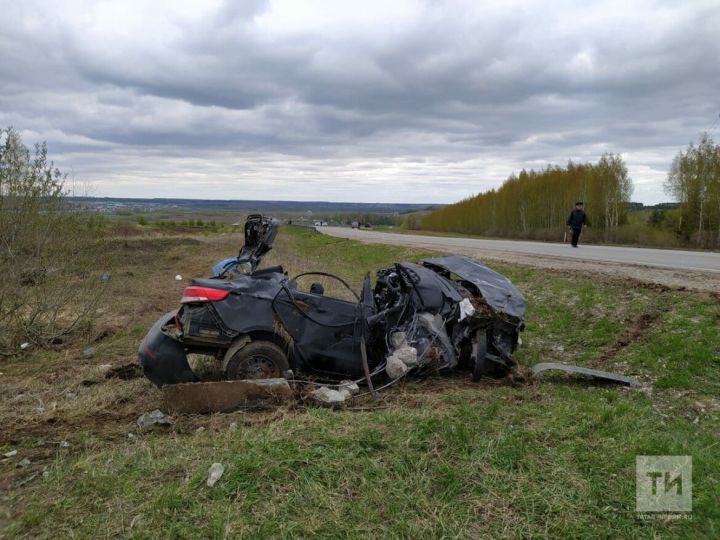 На трассе в Татарстане легковушка вылетела в кювет – три человека пострадали
