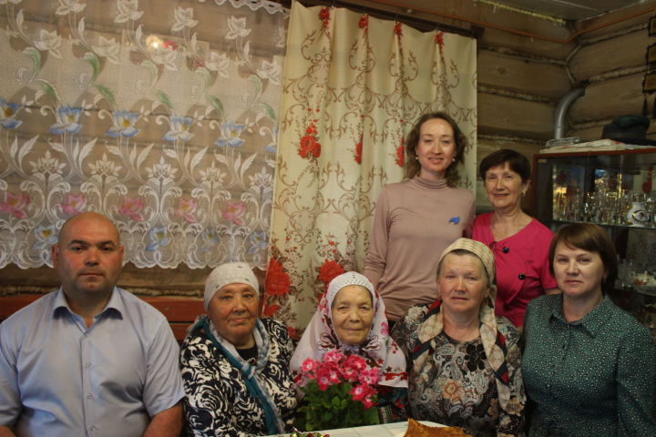 Оркые Хакимовой из Больших Кайбиц исполнилось 90 лет