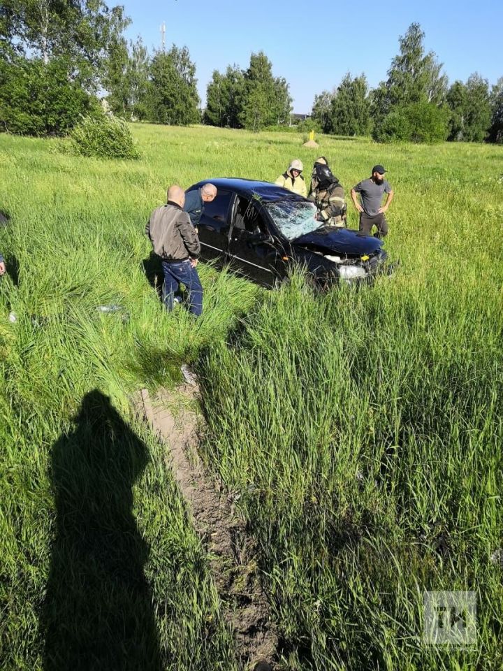 В Татарстане столкнулись две легковушки, погиб один из водителей