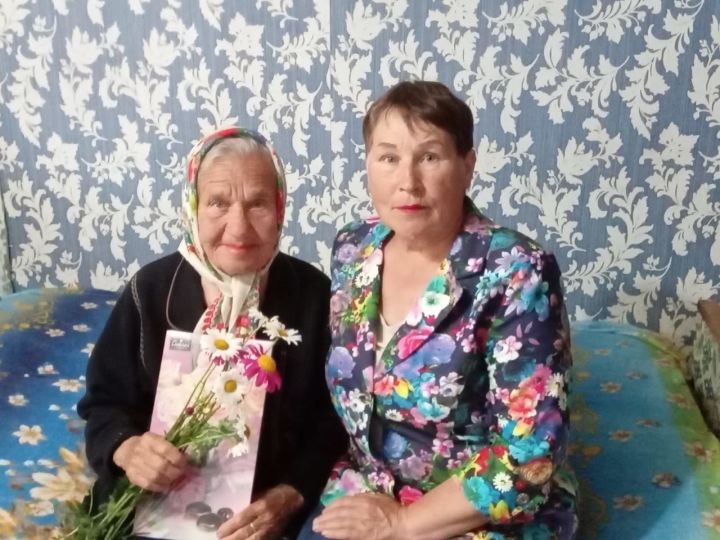 Жительнице Ульянкова Елене Ветлугиной исполнилось 85 лет