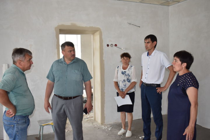 Глава Кайбицкого района ознакомился с ходом ремонта в Большекайбицком детском саду