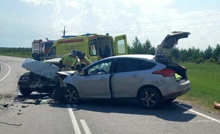 Один человек погиб при столкновении двух легковушек на трассе в Татарстане