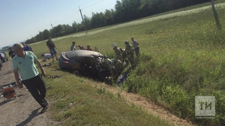 Ребенок погиб и четыре человека пострадали в ДТП на трассе в Татарстане