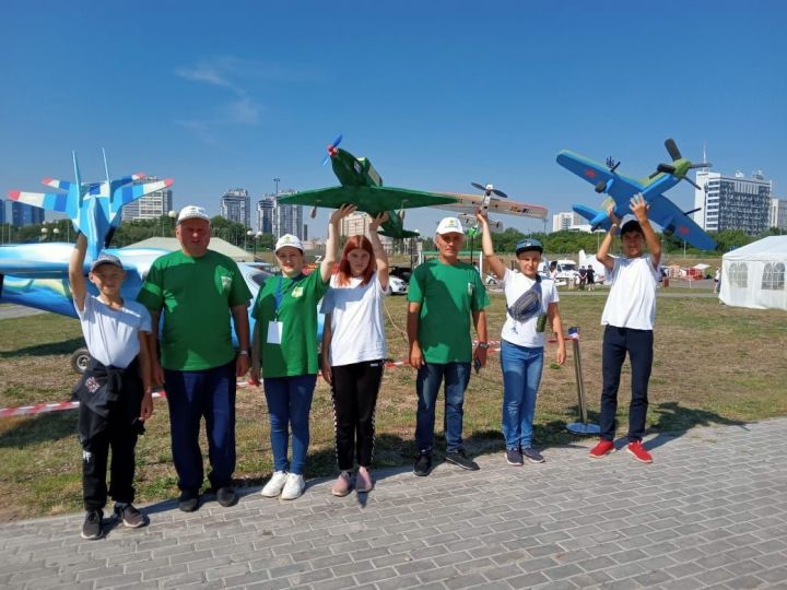 Юные авиамоделисты Кайбиц приняли участие в авиашоу в Казани