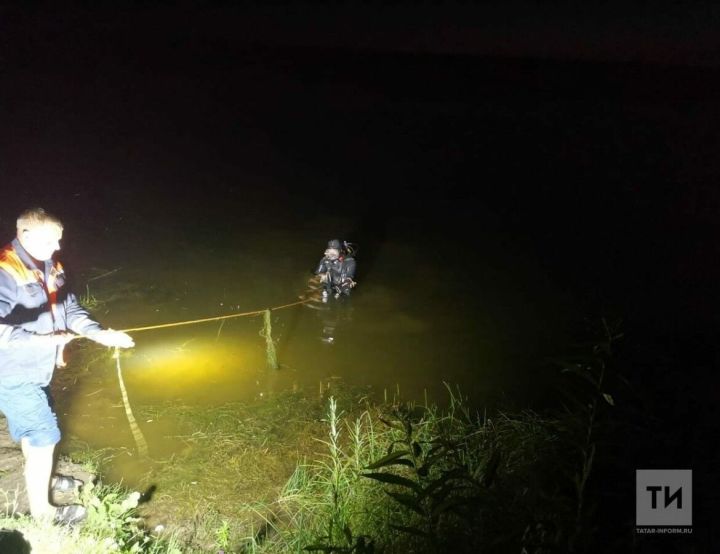Спасатели достали из воды тело мужчины, который решил пьяным искупаться в реке в РТ