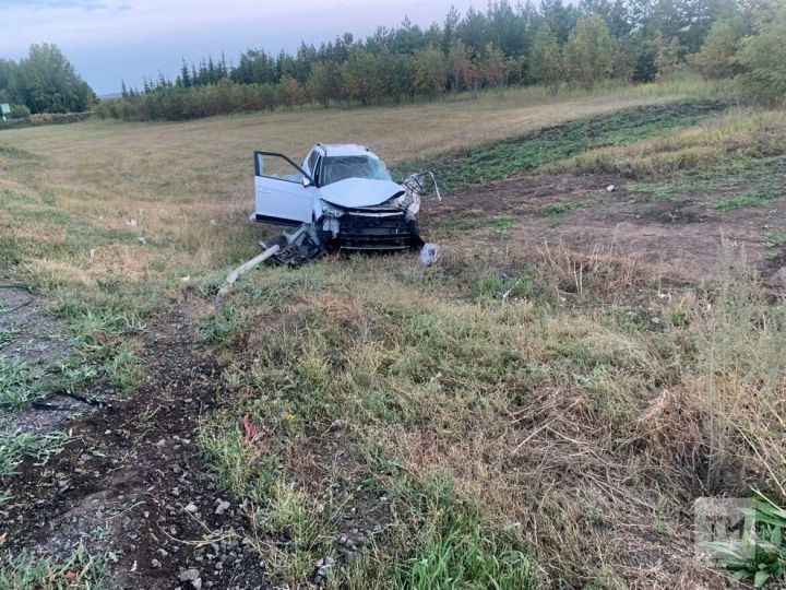 Два человека пострадали в ДТП с грузовиком и двумя легковушками в Татарстане