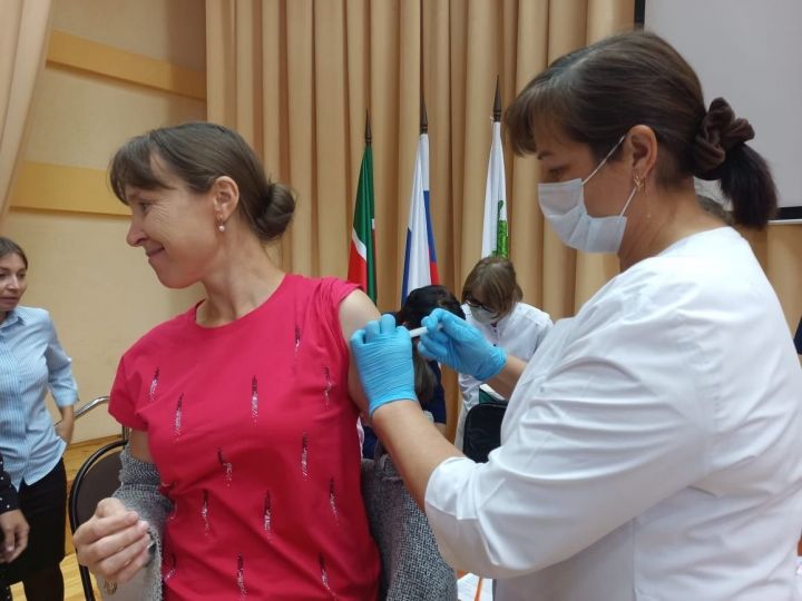 В Кайбицах продолжается вакцинация от гриппа и ковида