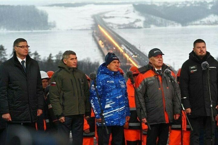 Минниханов поблагодарил строителей, столь быстро возведших трассу М12