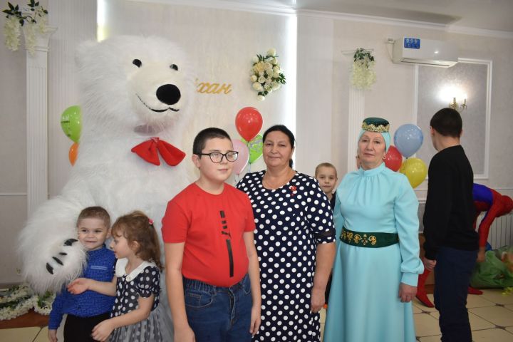 В Кайбицах особенным детям и их родителям меценаты устроили замечательный праздник