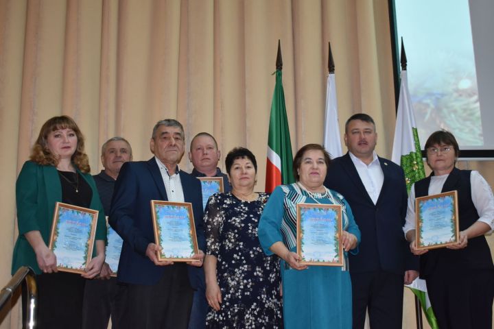 В Кайбицком районе наградили победителей конкурса на новогоднее оформление