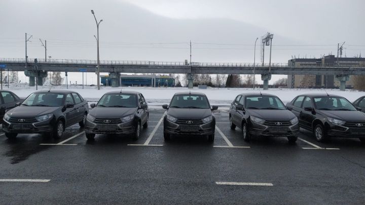 Кайбицкому сельхозуправлению вручили новый автомобиль