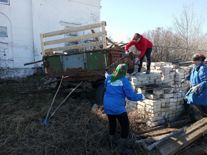 Кайбичане активно подключились к двухмесячнику по благоустройству, наведению чистоты и порядка