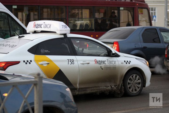 Таксист помешал пожилой женщине передать мошенникам 200 тыс. рублей