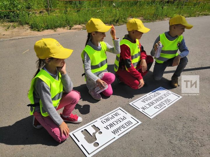 Сотрудники ГИБДД накануне каникул напоминают родителям об опасности дорог для их детей