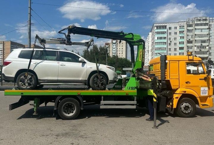 За долги по налогам у казанца арестовали иномарку