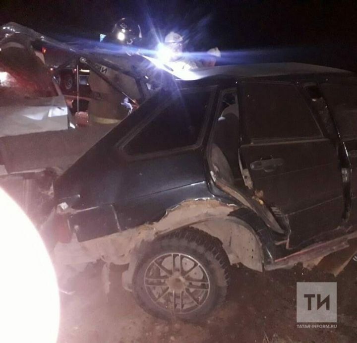 В массовом ДТП под Мензелинском пострадали два человека