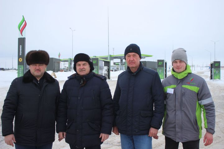 Сегодня в Кайбицах с деловым визитом побывал министр транспорта и дорожного хозяйства Республики Татарстан Фарит Ханифов