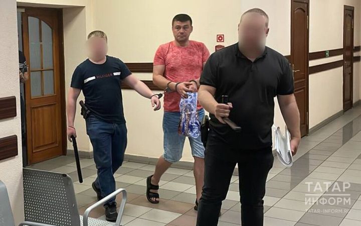 «Не бил, а тормошил по совету психолога»: что рассказал в суде отец, избивший сына
