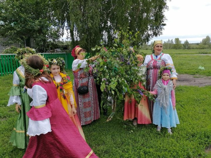 В Кулангинском сельском поселении провели традиционный праздник «Духов день» или «Проводы березки»