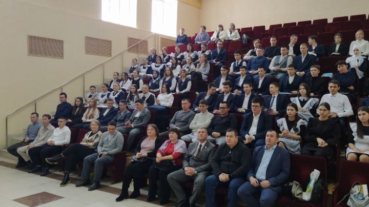 В День российского студенчества в Кайбицах состоялась встреча с будущими абитуриентами