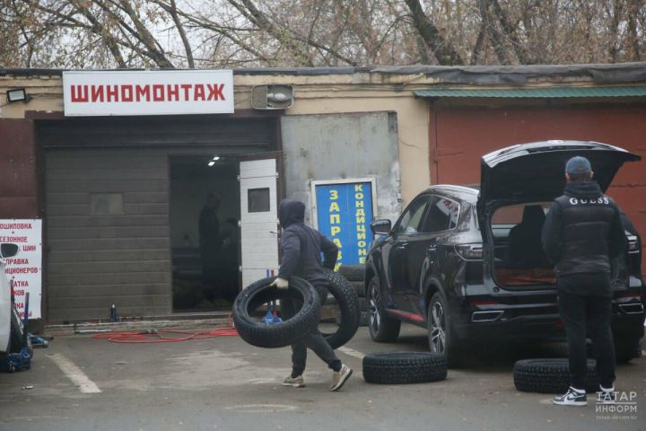 Автоэксперт Попов объяснил, какую резину выбрать на зиму: шипованную или липучую