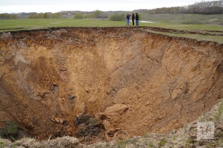 Два человека оказались под завалом в шахте в Ростовской области
