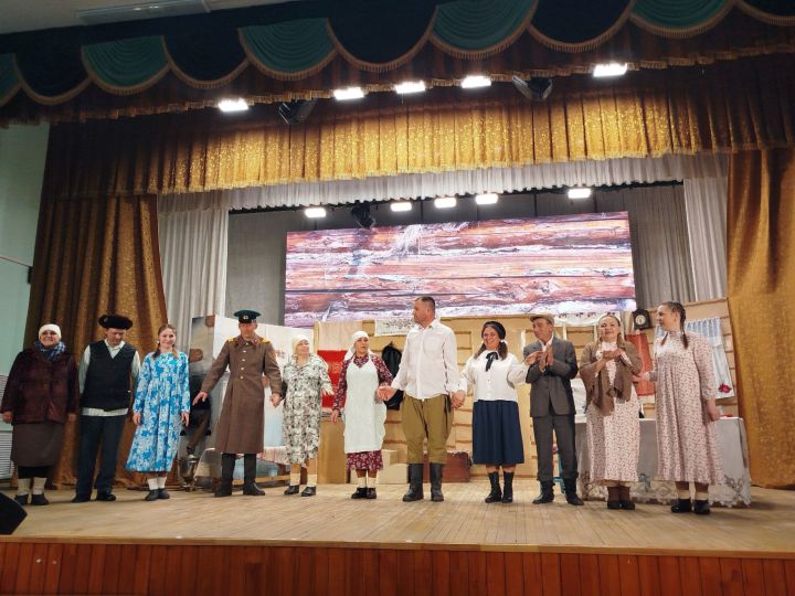В Кайбицах народный театр «Ак жилкэн» представил новую постановку