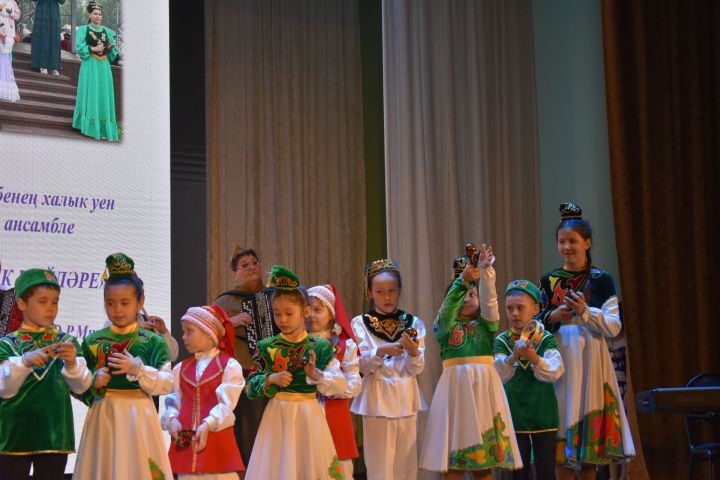Учащиеся и преподаватели Кайбицкой детской школы искусств представили итоговую концертную программу