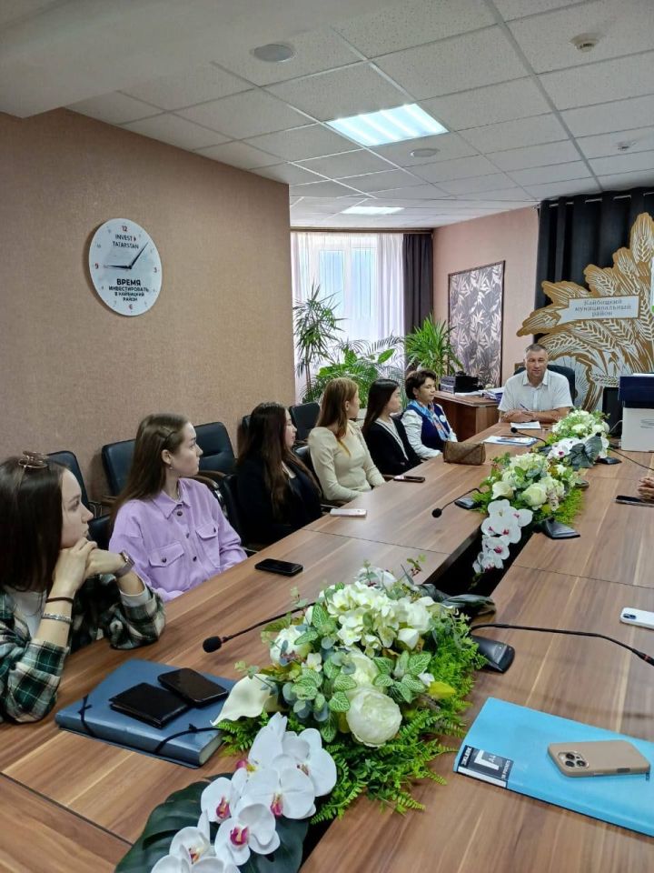 Начальник отдела образования Кайбицкого района Ильмас Хамидуллин встретился с выпускниками педагогических направлений