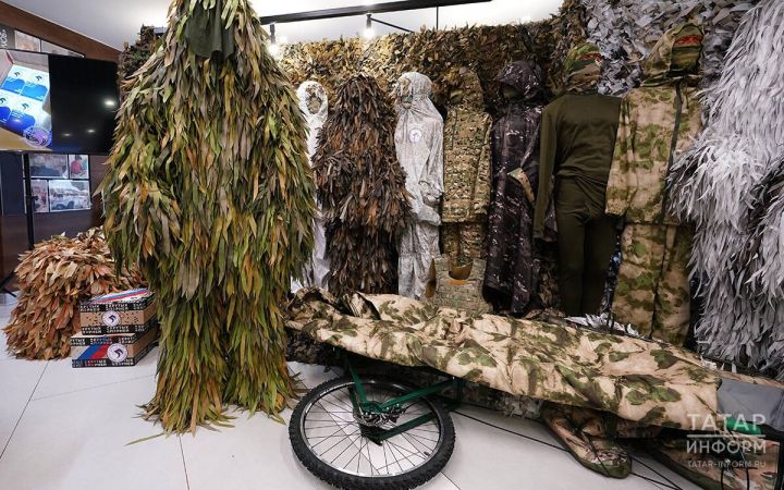«Реально спасают жизни»: в Камских Полянах шьют маскировочные костюмы для СВО