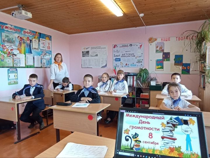 Советник директора по воспитанию Лазарева Л. Н. в Берлибашской школе Кайбицкого района организовала мероприятие «От А до Я»