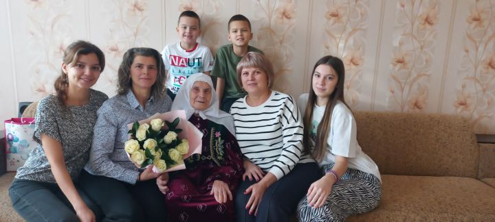 Жительницу Старых Чечкаб чествовали с юбилеем