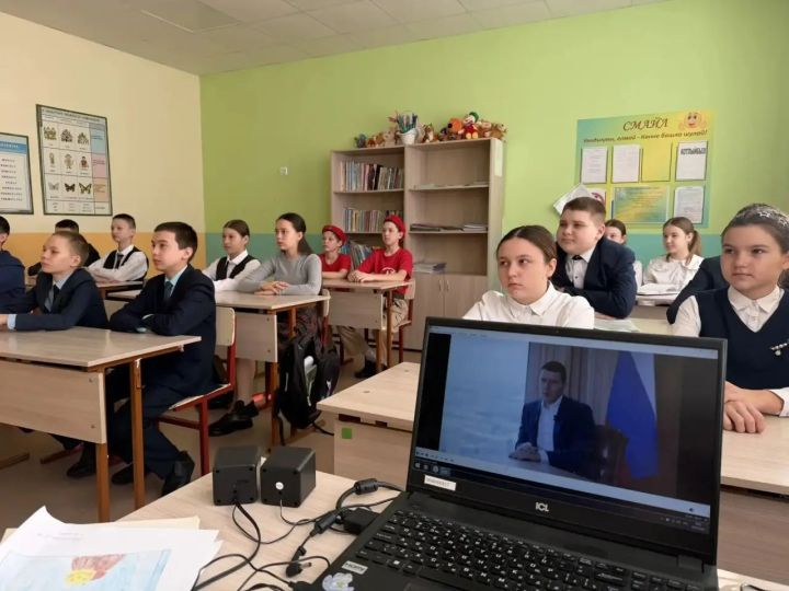 Тема очередного занятия «Разговоры о важном» в Кушманской школе была посвящена промышленному потенциалу страны