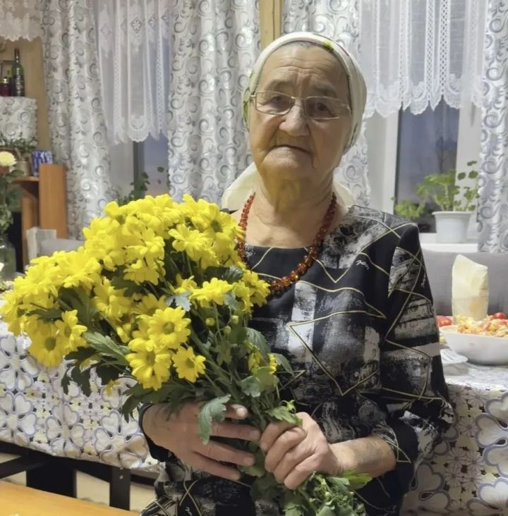 «Социалистик ярыш җиңүчесе», «Иң яхшы сыер савучы» исемнәренә лаек Галина Тякмякова сокланырлык гомер юлы үтә