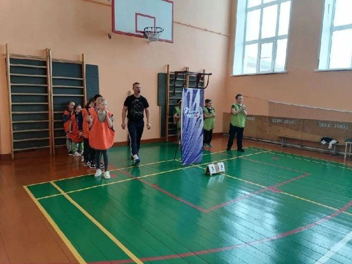 Ученики младших классов Фёдоровской школы учились сочетать учёбу, отдых и спорт