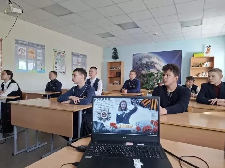 Гимн, память и песни Великой Победы: в Федоровской школе прошла новая учебная неделя