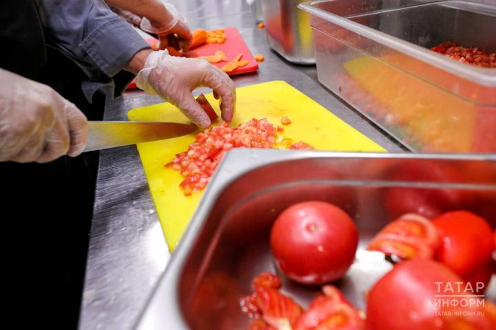 Лето без отравлений: как безопасно хранить и готовить продукты