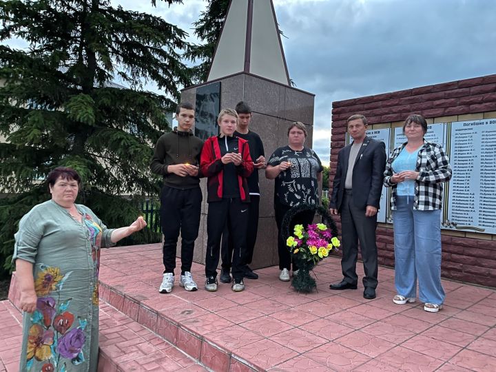 Сотрудники Кайбицкого дома-интерната зажгли «Свечи памяти» в знак глубокого уважения к подвигу героев