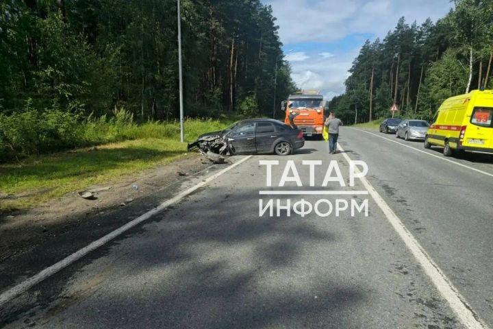 Въехавший в автобус с детьми-хоккеистами водитель легковушки в РТ уснул за рулем
