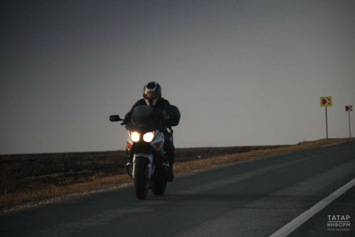 Автоэксперт Ладушкин объяснил мотоциклистам, какие фары использовать в тумане