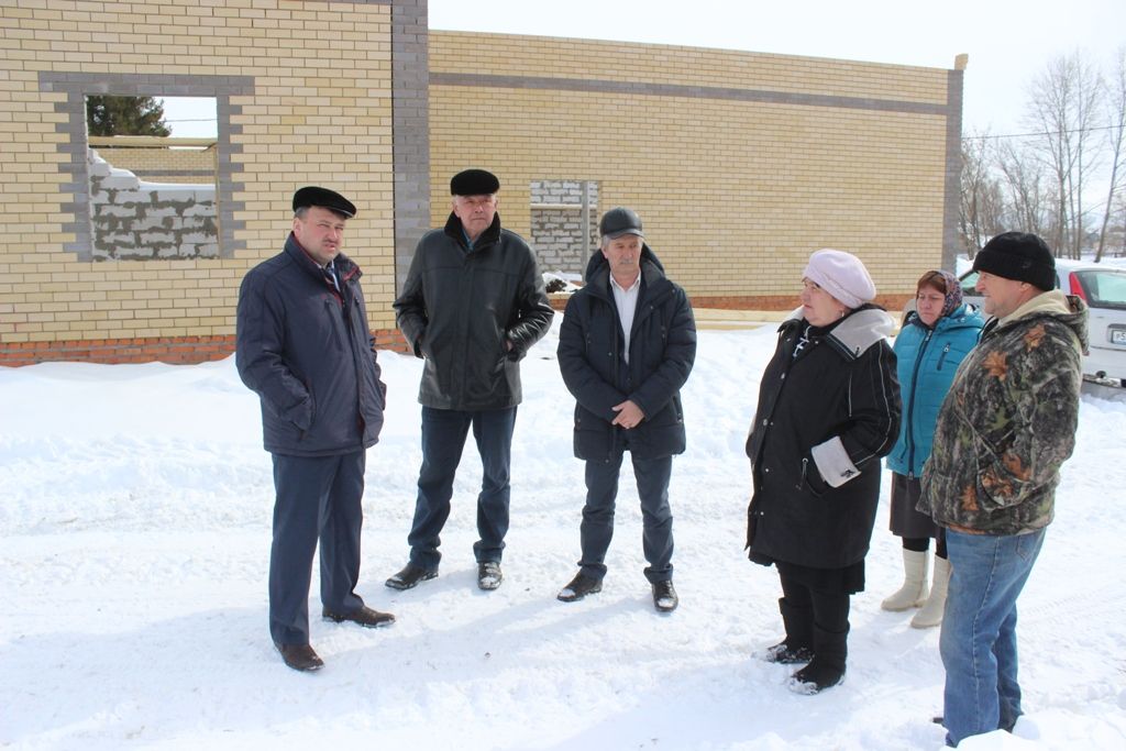 Глава Кайбицкого района посетил объекты капитального ремонта и строительства в Кушманах и Большом Русакове