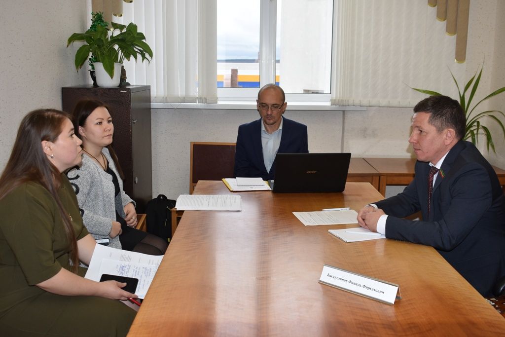Депутат Государственного Совета РТ Фаниль Багаутдинов провел прием граждан в Больших Кайбицах