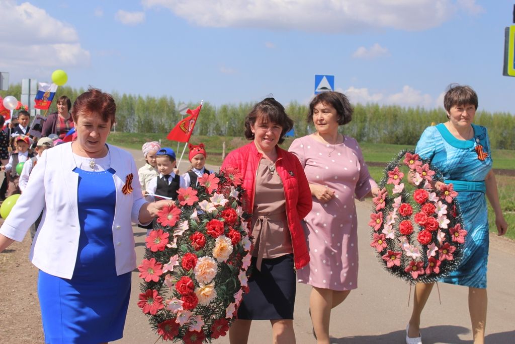 Жители Малых Кайбиц собрались у памятника участникам войны и труженикам тыла