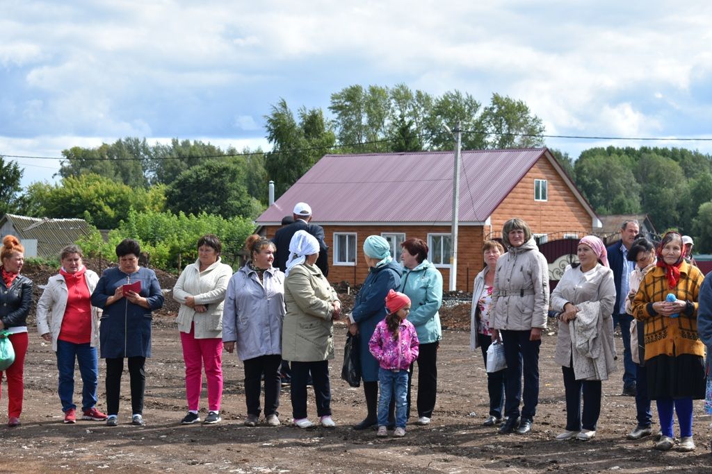 Олы Урсак авылында спорт мәйданчыгы һәм ремонттан соң мәктәпнең спорт залы ачылды