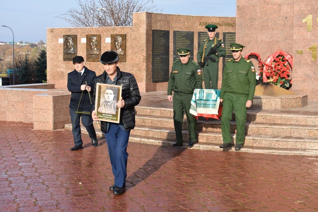 Прах героя Великой Отечественной войны перезахоронили на родной земле в Бурундуках