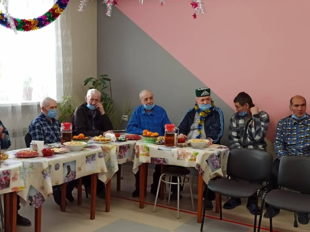В преддверии нового года глава посетил Кайбицкий дом-интернат для престарелых и инвалидов