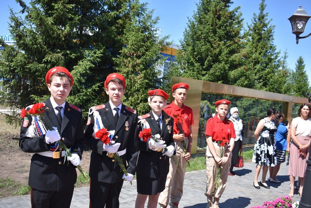 В Кайбицком парке Победы открыли памятник, посвященный строителям железной дороги